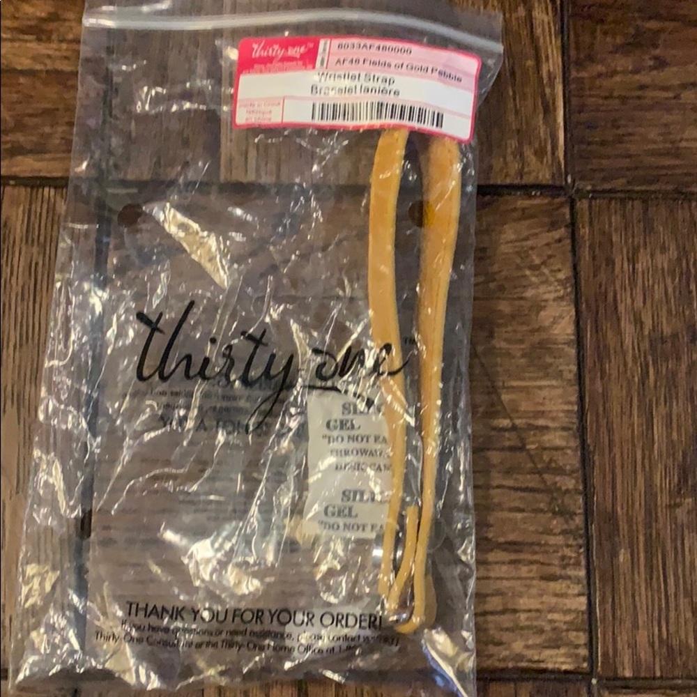 31 gifts wristlet strap nwt